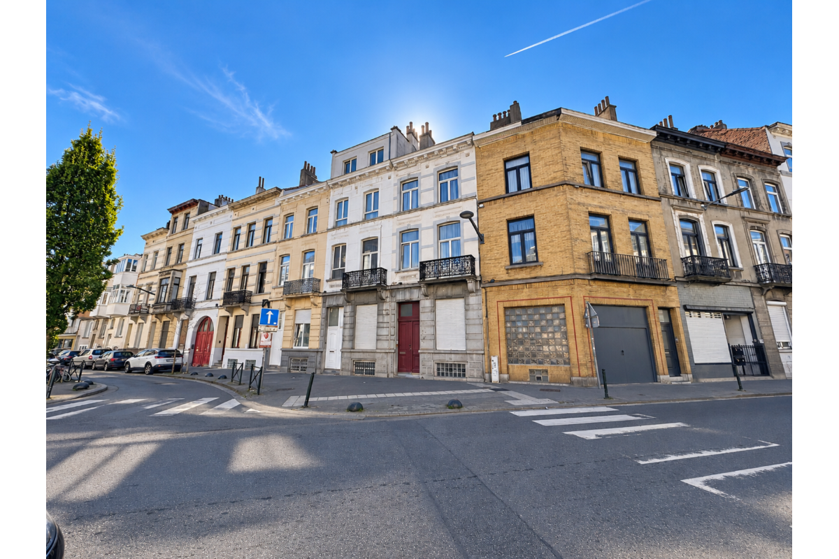 Appartementsgebouw te  koop in Sint-Jans-Molenbeek 1080 449000.00€ 4 slaapkamers 185.00m² - Zoekertje 829925