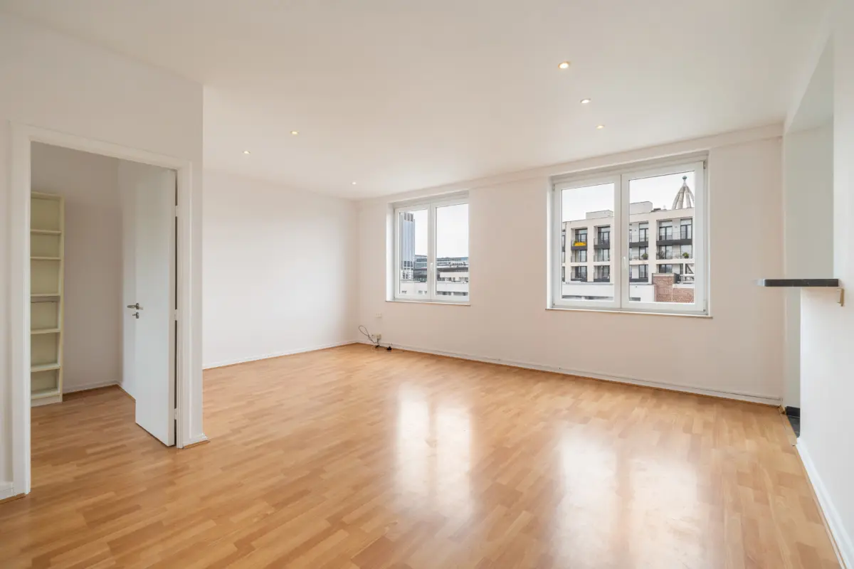 Appartement te  koop in Brussel 1000 215000.00€ 1 slaapkamers 64.00m² - Zoekertje 830779