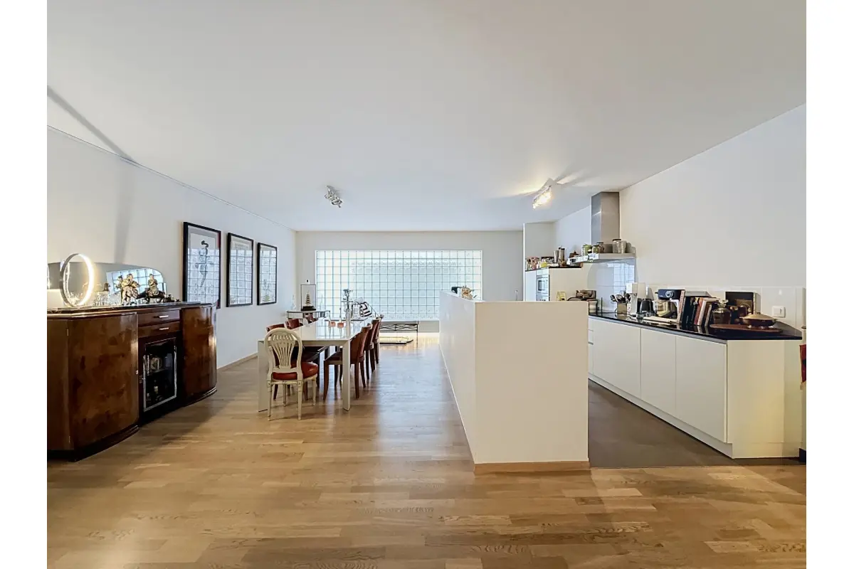 Appartement te  huur in Ukkel 1180 2800.00€ 3 slaapkamers 213.00m² - Zoekertje 830387