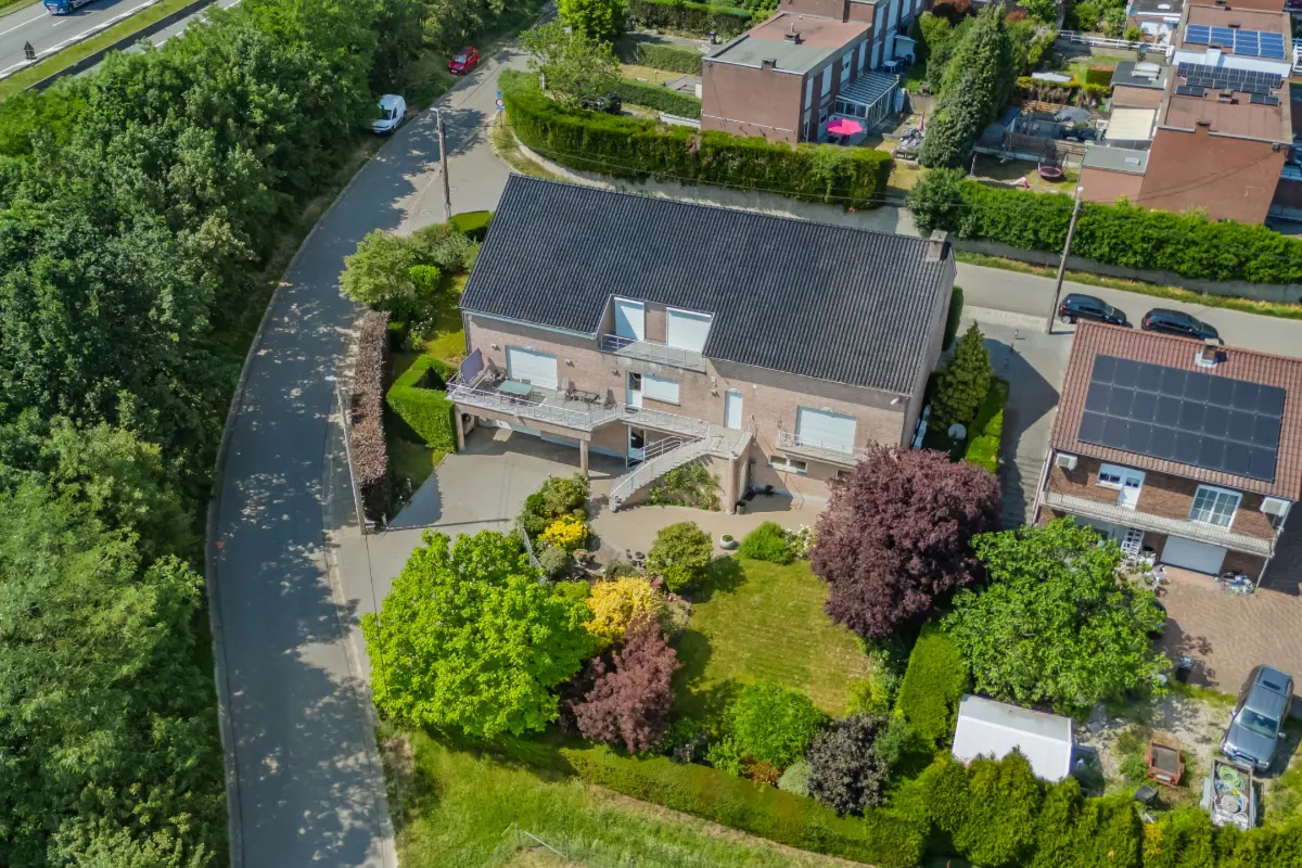 Handelszaak te  koop in Grâce-Hollogne 4460 975000.00€  slaapkamers 484.00m² - Zoekertje 830400
