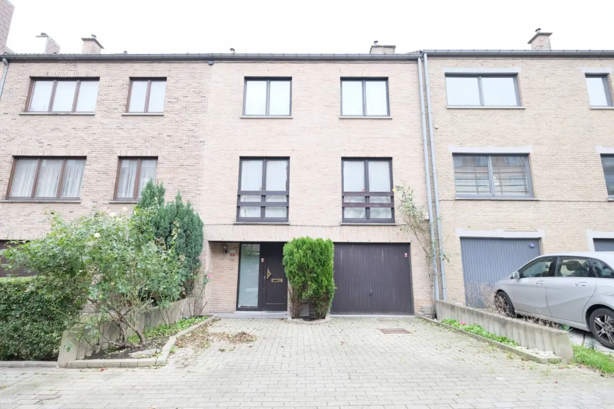 Huis te  huur in Sint-Jans-Molenbeek 1080 2150.00€ 4 slaapkamers 260.00m² - Zoekertje 830720