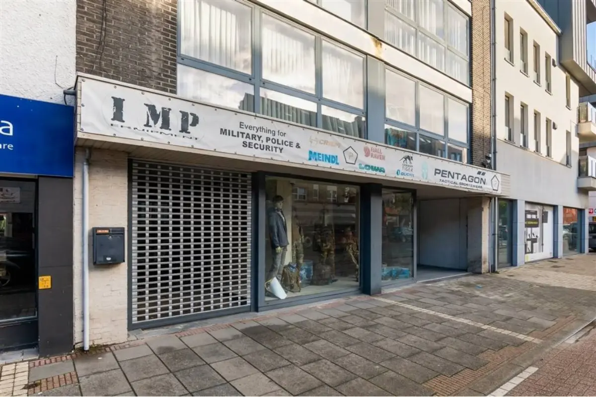 Handelszaak te  koop in Leopoldsburg 3970 450000.00€  slaapkamers 391.00m² - Zoekertje 830555