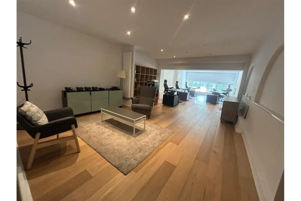 Commerce à louer à Ixelles 1050 2100.00€  chambres m² - annonce 830909