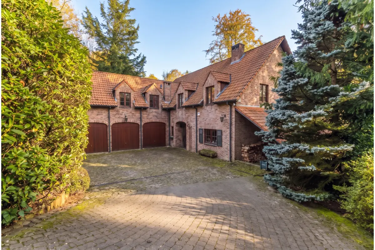 Villa te  koop in Graven 1390 1100000.00€ 5 slaapkamers 300.00m² - Zoekertje 830658