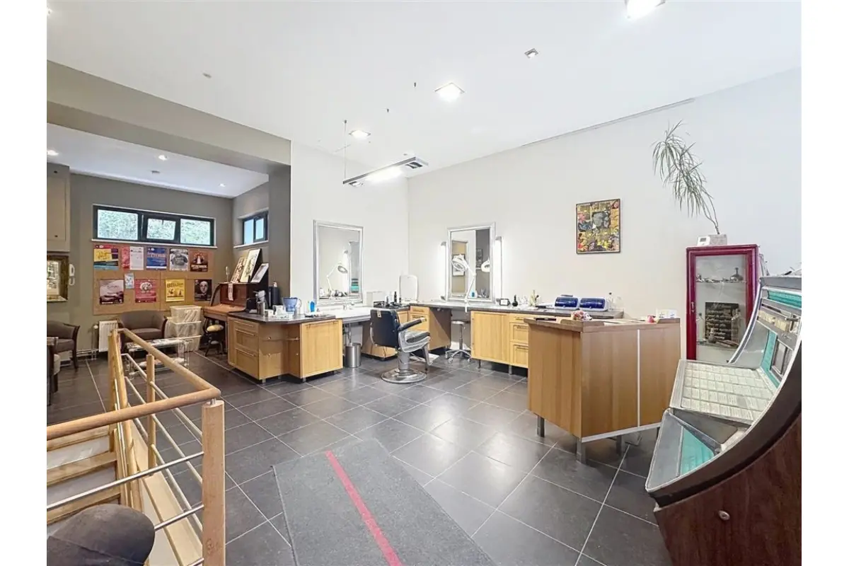 Commerce à louer à Forest 1190 1100.00€  chambres m² - annonce 830899