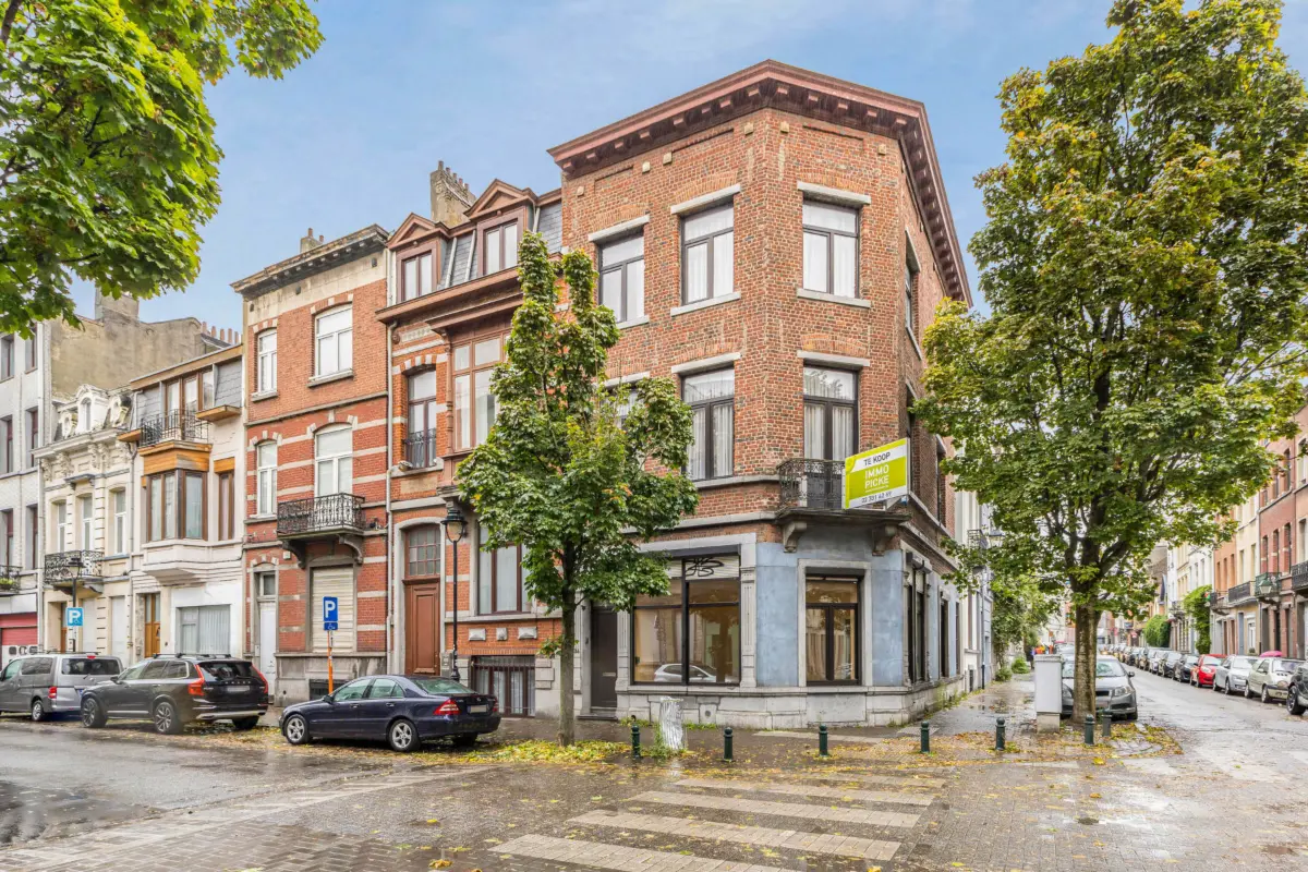 Appartementsgebouw te  koop in Sint-Gillis 1060 599000.00€ 4 slaapkamers 220.00m² - Zoekertje 831609