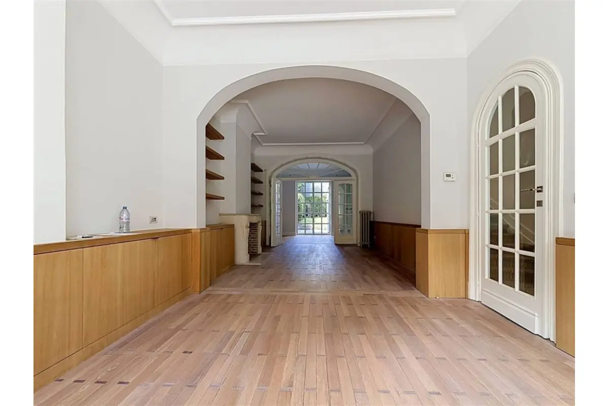 Huis te  huur in Etterbeek 1040 3200.00€ 5 slaapkamers 257.00m² - Zoekertje 831710