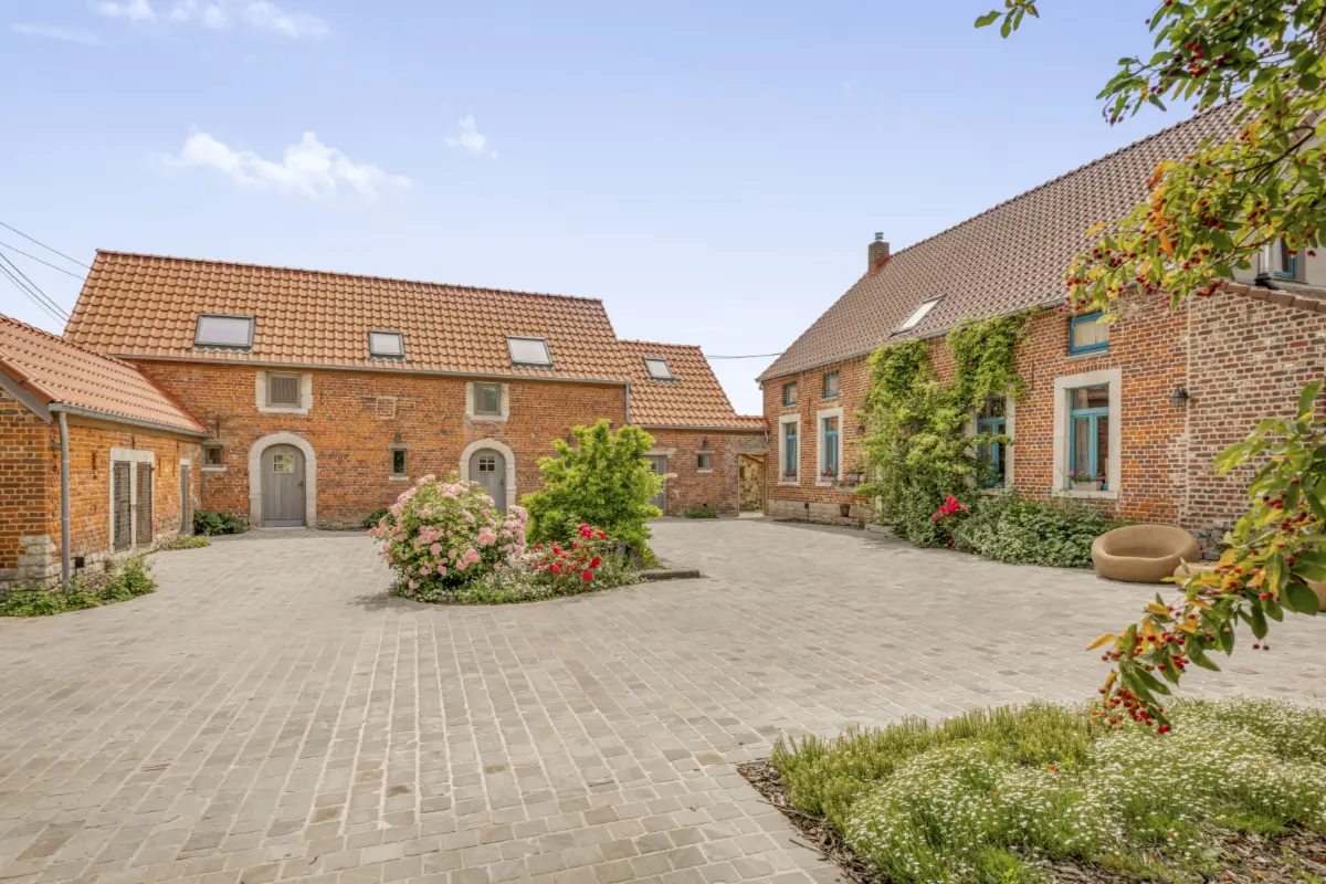 Villa te  koop in Bevekom 1320 1245000.00€ 7 slaapkamers 422.00m² - Zoekertje 831425