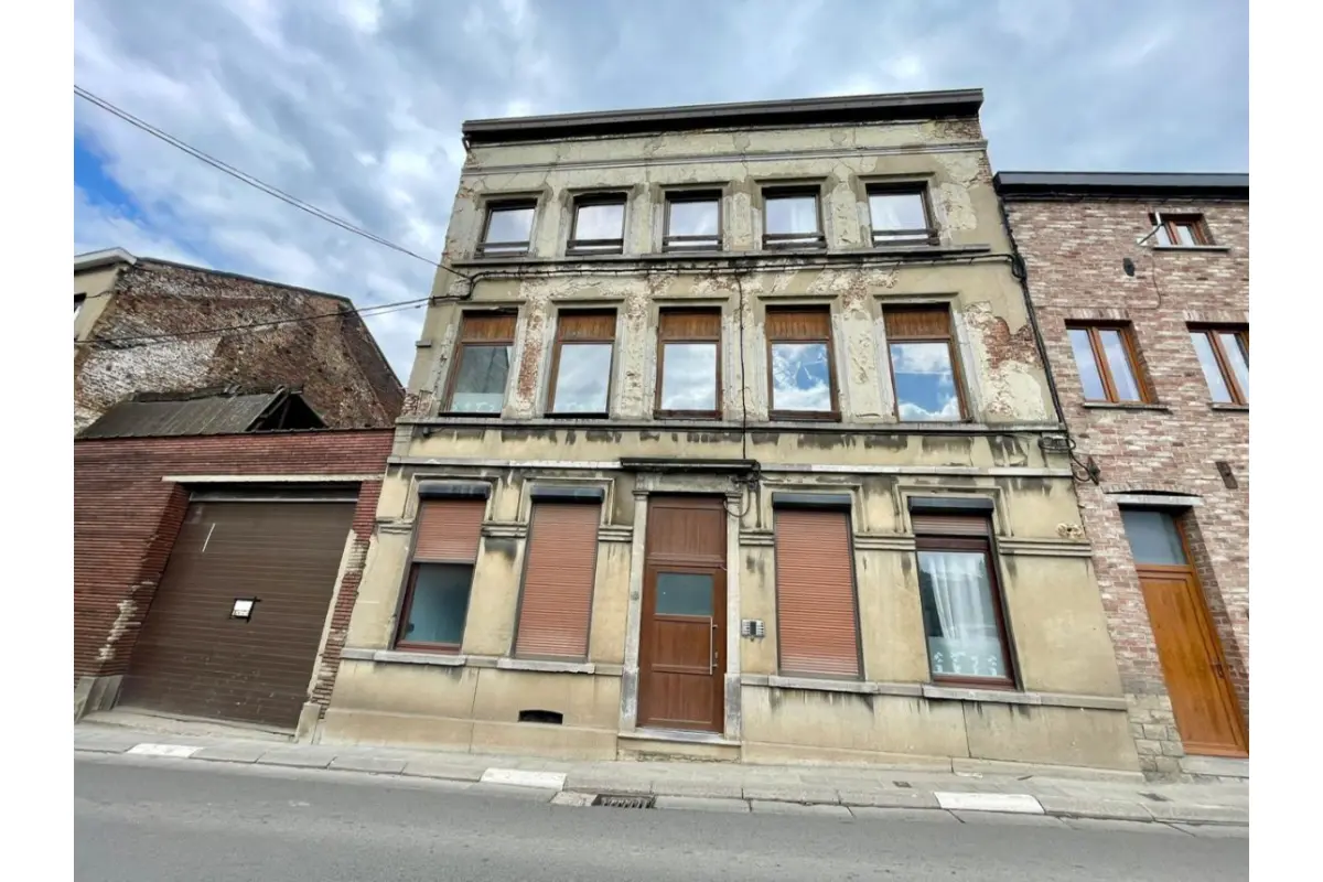 Maison de maître à vendre à Gosselies 6041 269000.00€ 8 chambres 330.00m² - annonce 831706