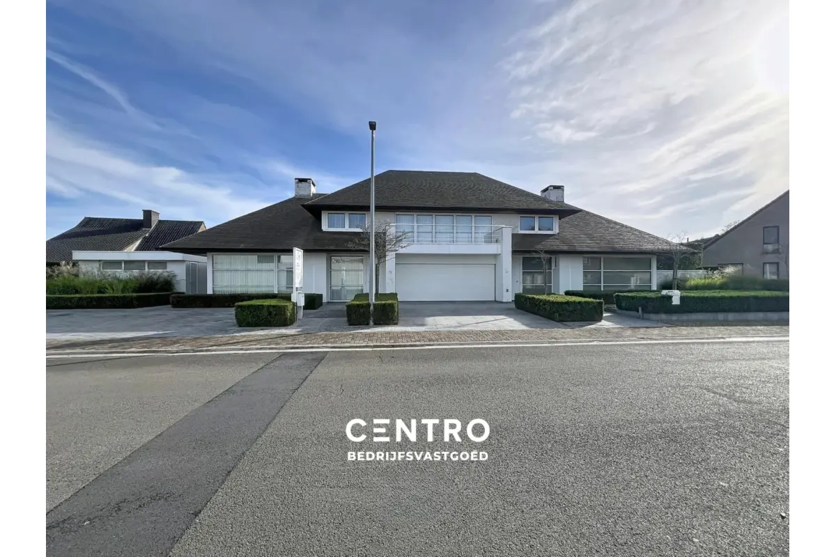 Commerce à vendre à Roulers 8800 0.00€ 4 chambres 457.00m² - annonce 832680