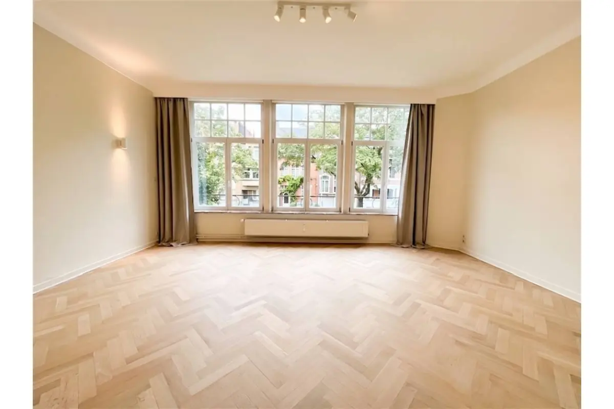 Appartement te  huur in Ukkel 1180 1200.00€ 1 slaapkamers 70.00m² - Zoekertje 832956