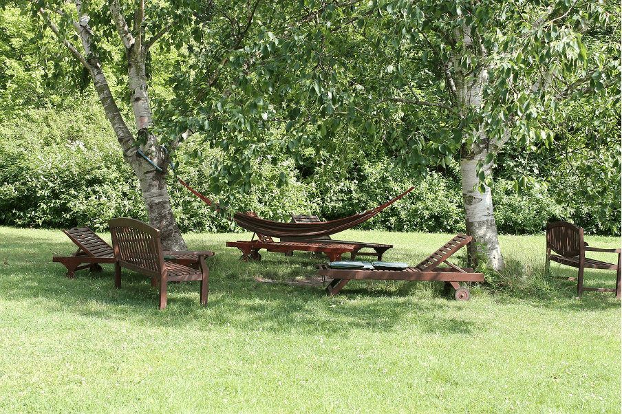 mobilier dans une maison avec jardin